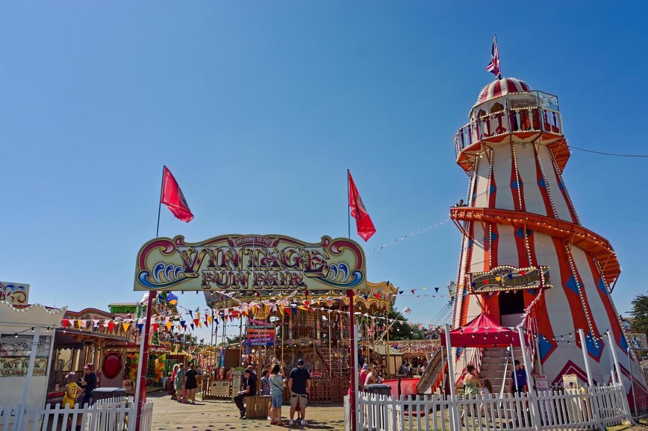 Superb Caravan At Seawick Holiday Park, Sleeps 8 Ref 27202Sw كْلانكتون أون سي المظهر الخارجي الصورة