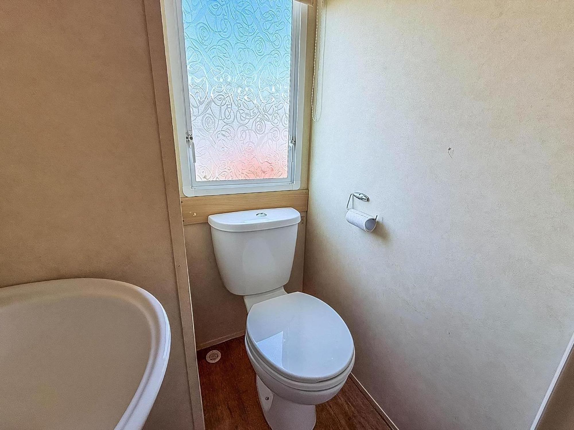 Superb Caravan At Seawick Holiday Park, Sleeps 8 Ref 27202Sw كْلانكتون أون سي المظهر الخارجي الصورة