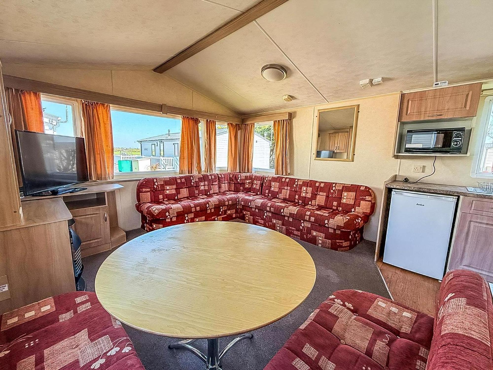 Superb Caravan At Seawick Holiday Park, Sleeps 8 Ref 27202Sw كْلانكتون أون سي المظهر الخارجي الصورة