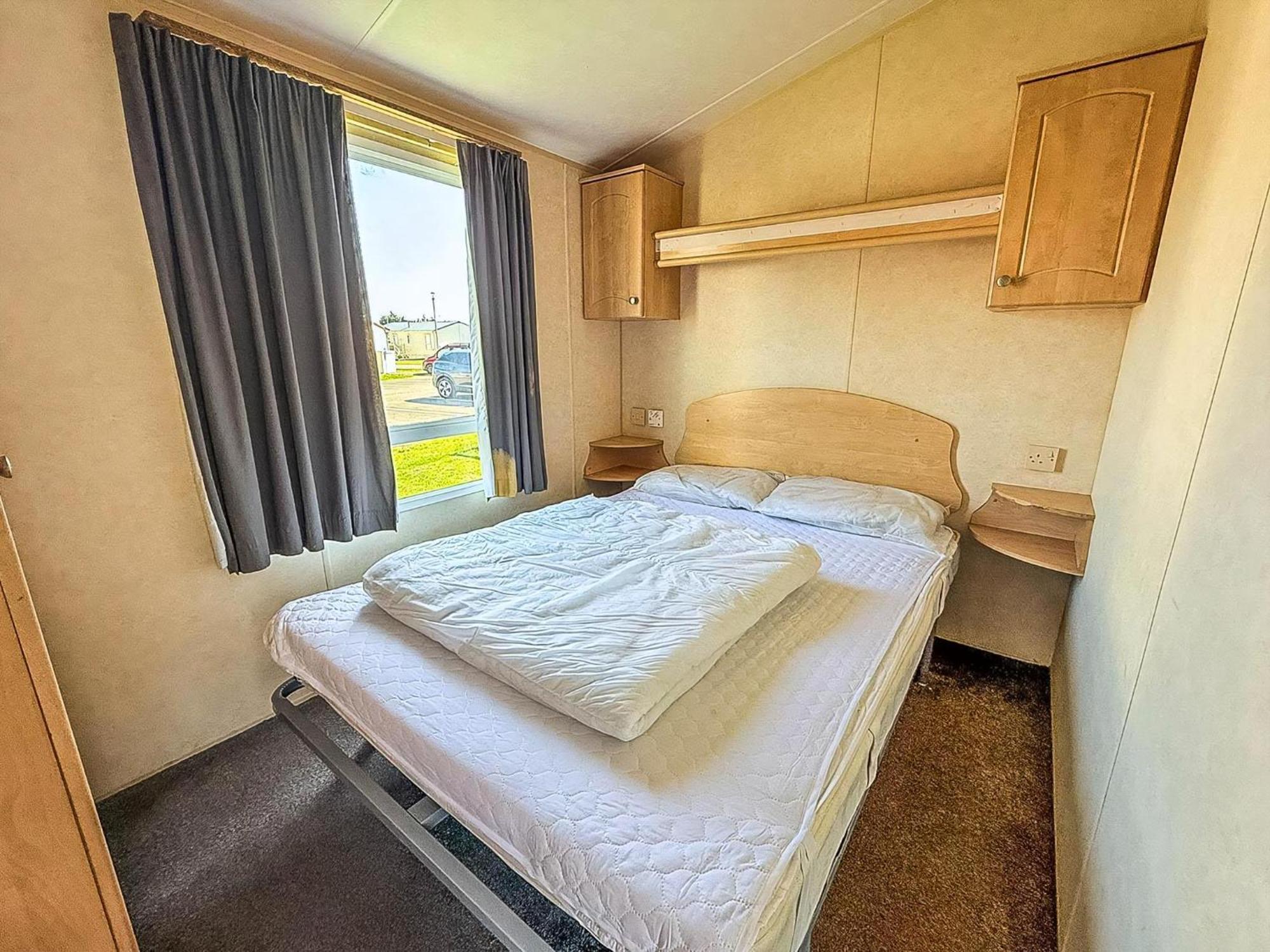 Superb Caravan At Seawick Holiday Park, Sleeps 8 Ref 27202Sw كْلانكتون أون سي المظهر الخارجي الصورة