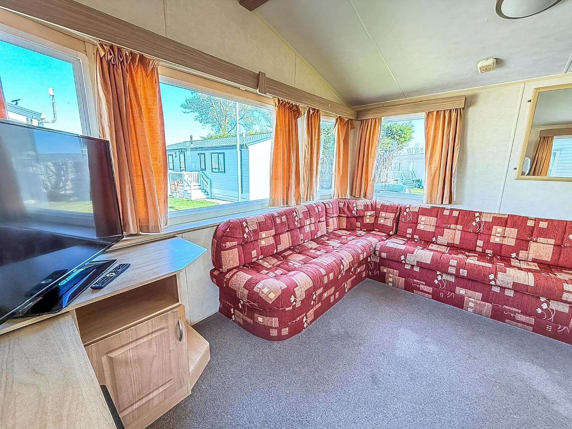 Superb Caravan At Seawick Holiday Park, Sleeps 8 Ref 27202Sw كْلانكتون أون سي المظهر الخارجي الصورة