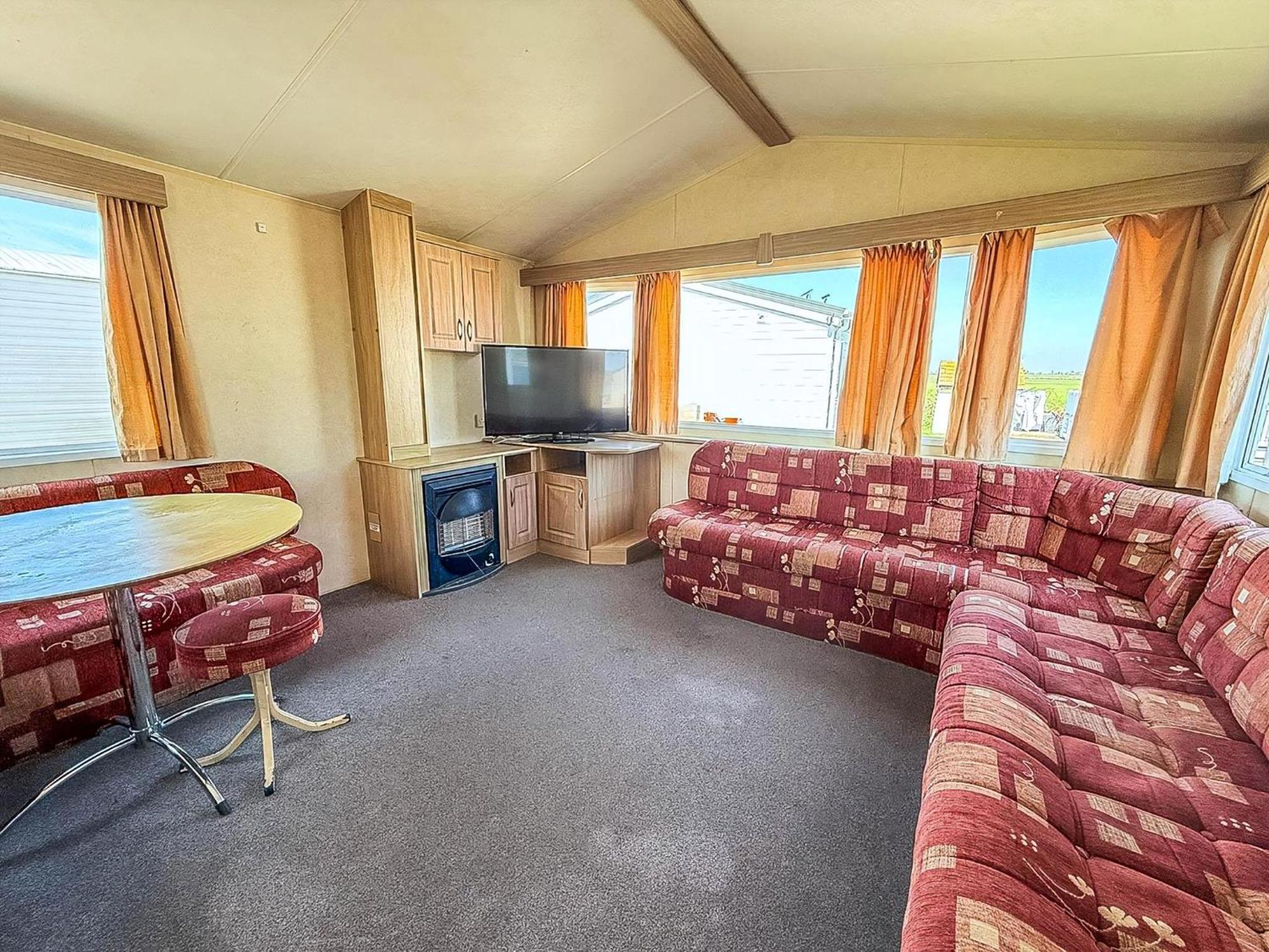 Superb Caravan At Seawick Holiday Park, Sleeps 8 Ref 27202Sw كْلانكتون أون سي المظهر الخارجي الصورة